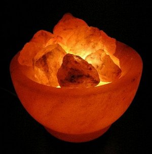 Лампа солевая Огненная Ваза на деревянной подставке