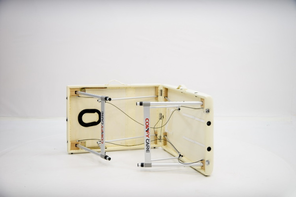 Складной массажный стол на алюминиевом каркасе регулируемый по высоте