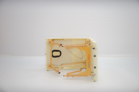 Складной массажный стол на деревянном каркасе Кремовый