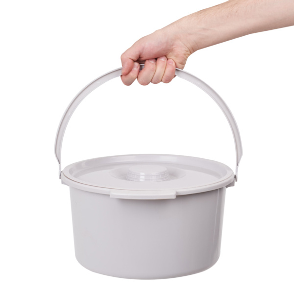 Кресло-стул с санитарным оснащением с колесами FS696 (марка)