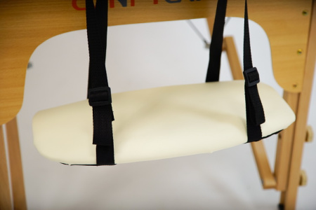 Складной массажный стол на деревянном каркасе с возможностью регулировки высоты панели