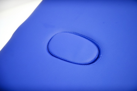 Складной массажный стол на деревянном каркасе с возможностью регулировки высоты панели