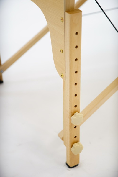 Складной массажный стол на деревянном каркасе Кремовый