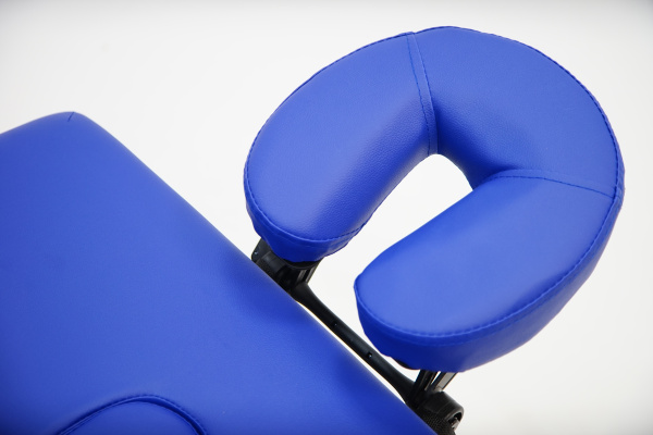 Складной массажный стол на деревянном каркасе с возможностью регулировки высоты